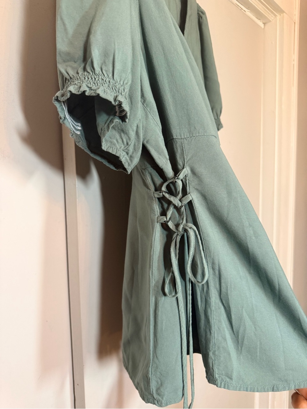 torrid Sage Green Button-Front V-Neck Blouse - Picture 4 of 5